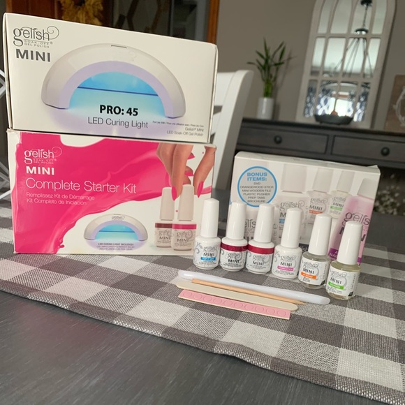 Other - Gelish LED Mini Starter Kit